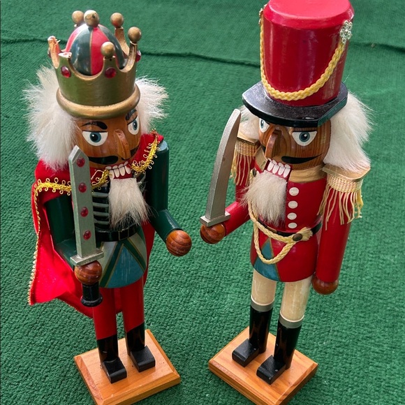Festive Nutcracker Soldier Duo - Red and Green! Bundle of 2! Classic - Picture 10 of 11